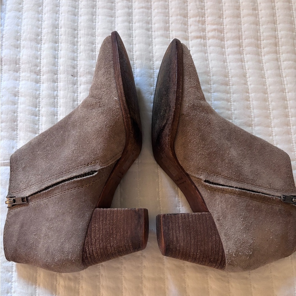 : : MADEWELL Tan Suede Leather Ankle Boots : : - Picture 14 of 15